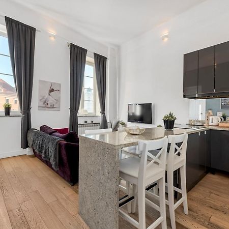 Amazing Apartment On Plac Zamkowy Varsó Kültér fotó